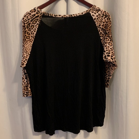 Lovely souls size1x 3/4 length sleeves animal print cow head Aztec feathers - Picture 4 of 4